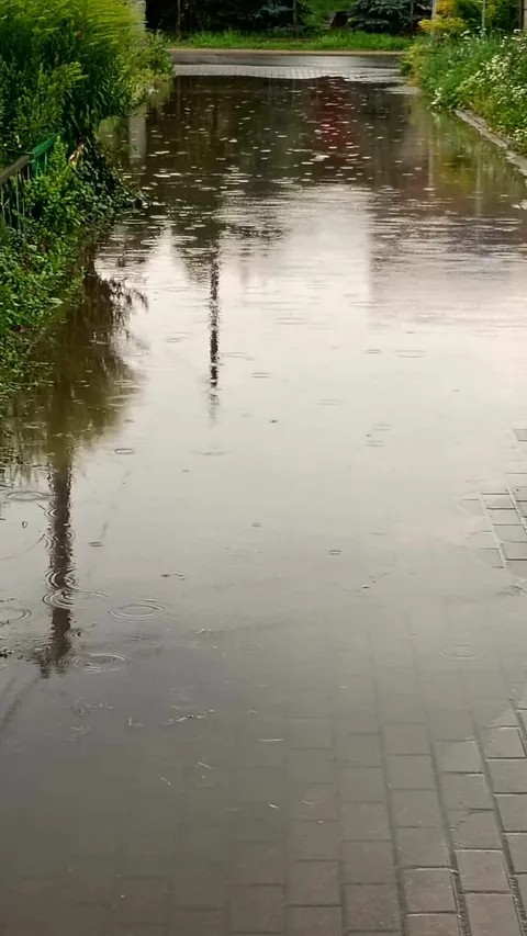ULICA OKRZEI PO DESZCZU. MIESZKAŃCY PROSZĄ O INTERWENCJĘ